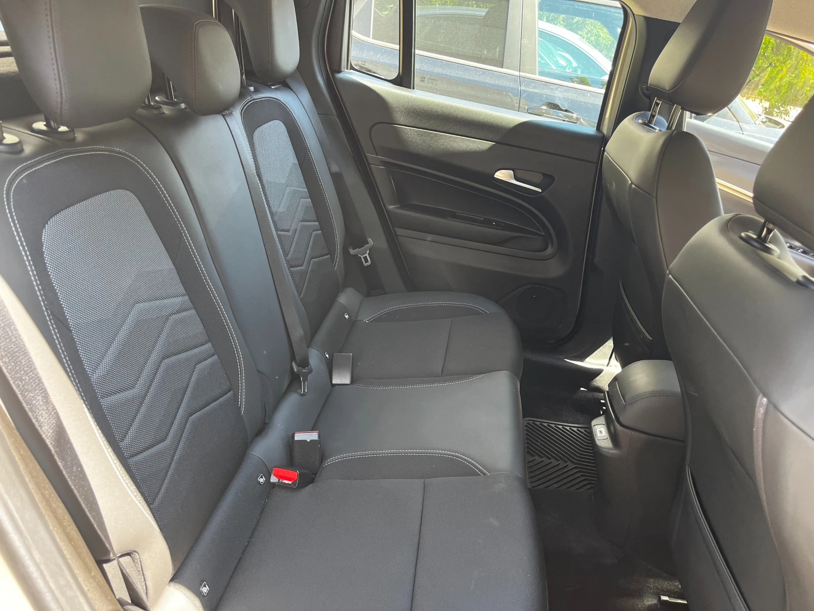 Jeep Avenger ALTITUDE 1.2 e-Hybrid 48V Petrol 100 hp 6-DCT, снимка 9 - Автомобили и джипове - 55878320
