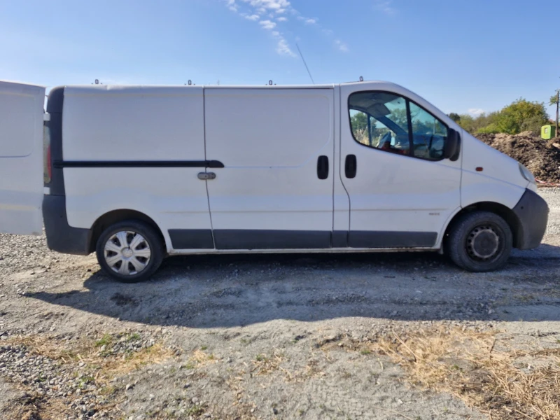 Opel Vivaro 3 врати на товарния отсек и вентилация, снимка 4 - Бусове и автобуси - 52514939
