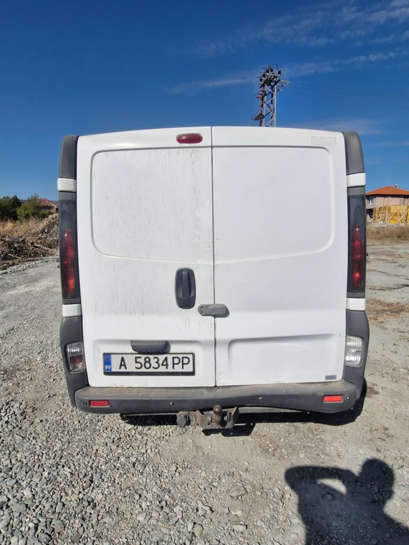 Opel Vivaro 3 врати на товарния отсек и вентилация, снимка 6 - Бусове и автобуси - 52514939