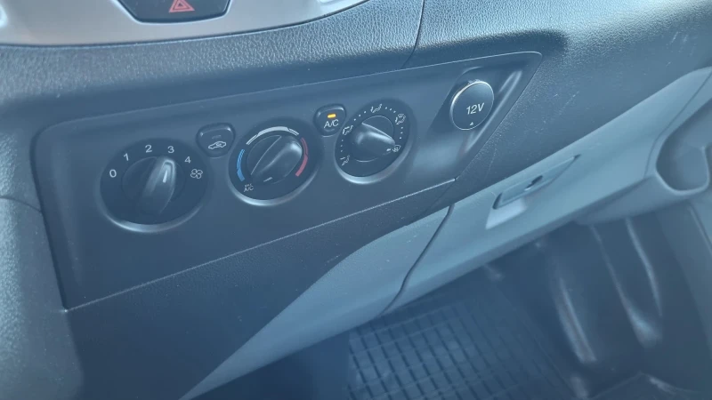 Ford Transit Custom 2.2, снимка 11 - Бусове и автобуси - 52227564