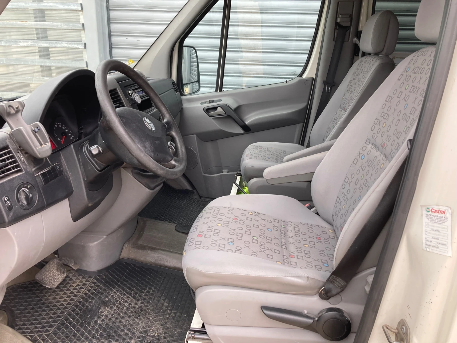 VW Crafter 2.5 TDI, снимка 13 - Бусове и автобуси - 51395010