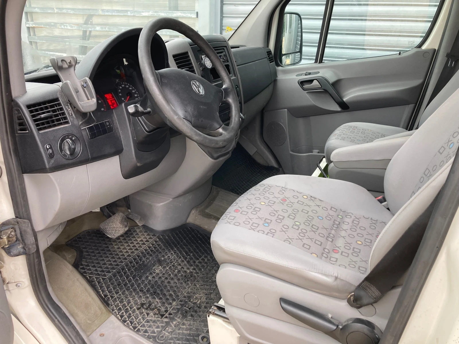 VW Crafter 2.5 TDI, снимка 15 - Бусове и автобуси - 51395010