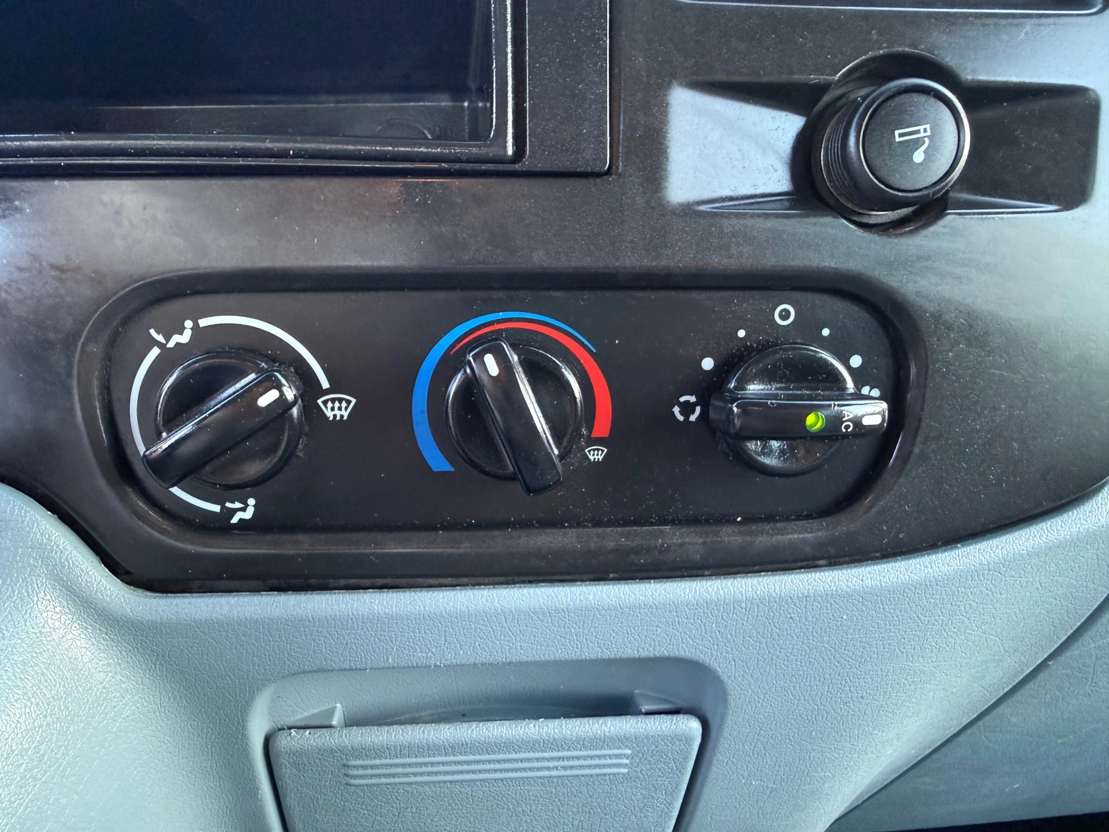 Ford Transit 2.4tdci KLIMTIK, снимка 15 - Бусове и автобуси - 55954163