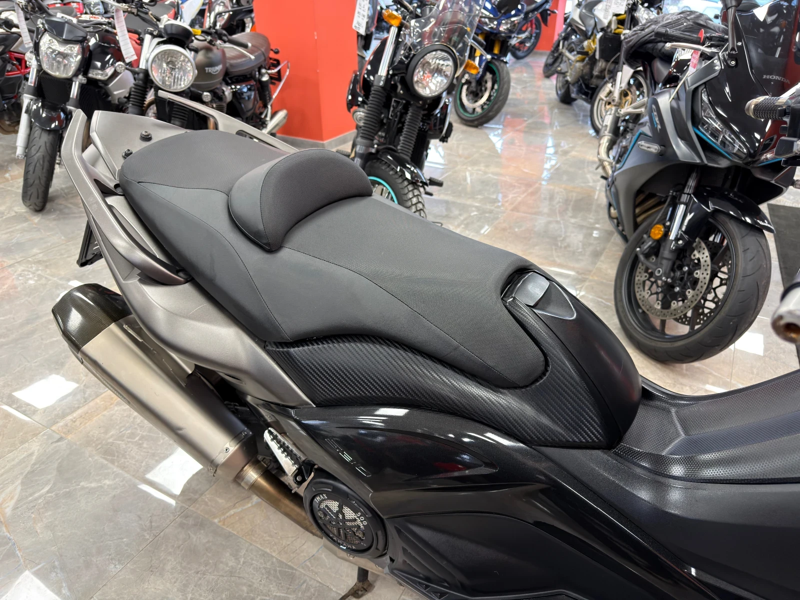 Yamaha T-max 530i AKRAPOVIC - изображение 4