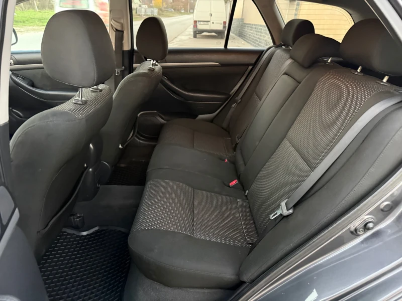 Toyota Avensis ЛИЗИНГ, снимка 8 - Автомобили и джипове - 52618457