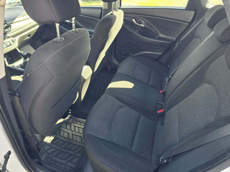 Hyundai I30 1.6-CRDI-EURO6W-NAVI, снимка 10 - Автомобили и джипове - 53440457