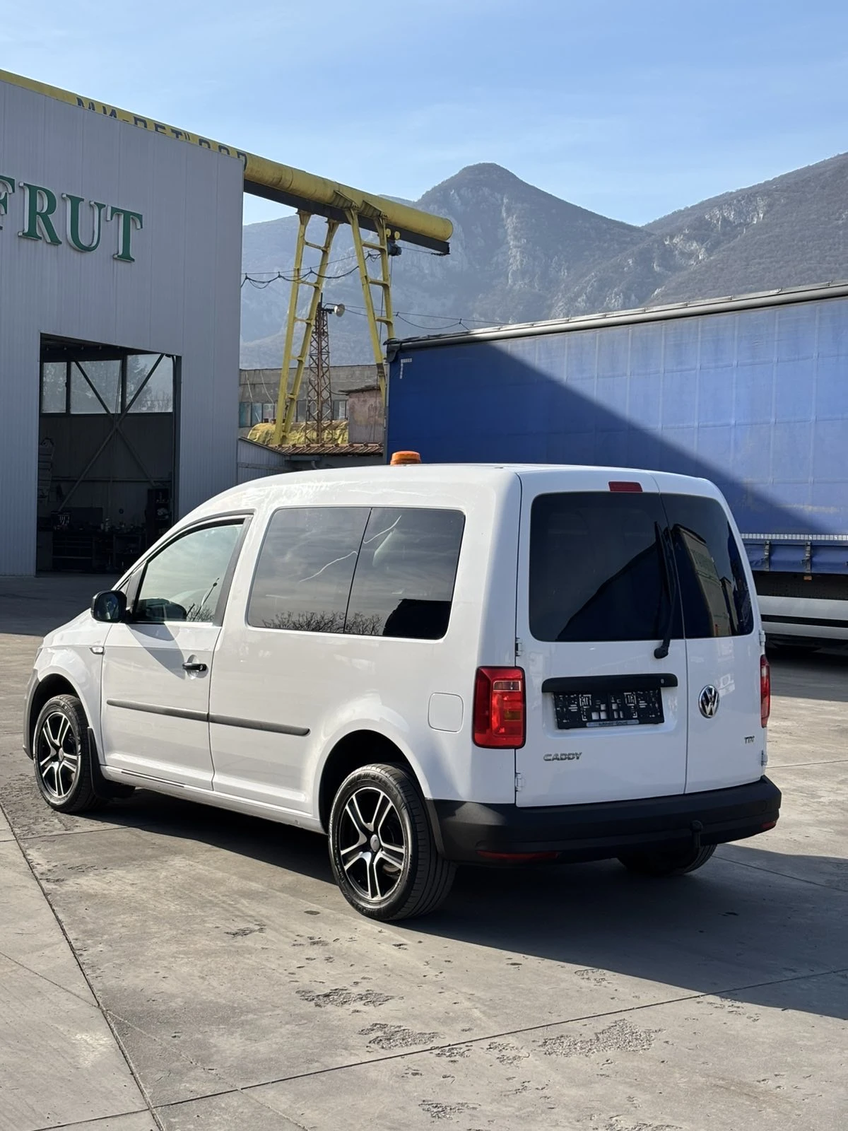 VW Caddy 2.0 Tdi - 102 к.с Перфектно - изображение 2