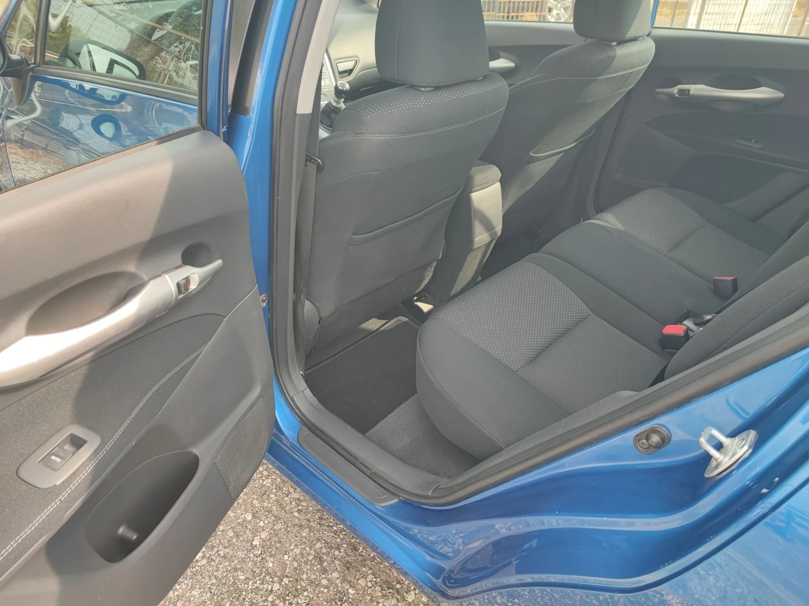 Toyota Auris 2.0 D-4D 126К FACE - изображение 9