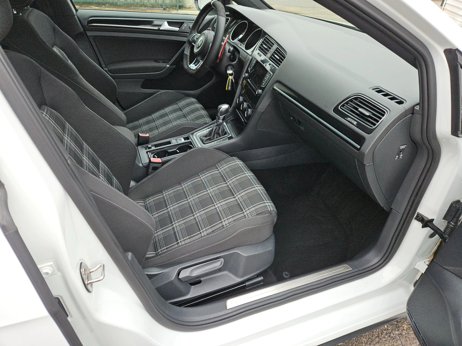 VW Golf 2.0GTD/DSG/���������/LED/NAVI/������/EURO 6B/��� | Mobile.bg � ����������� 15