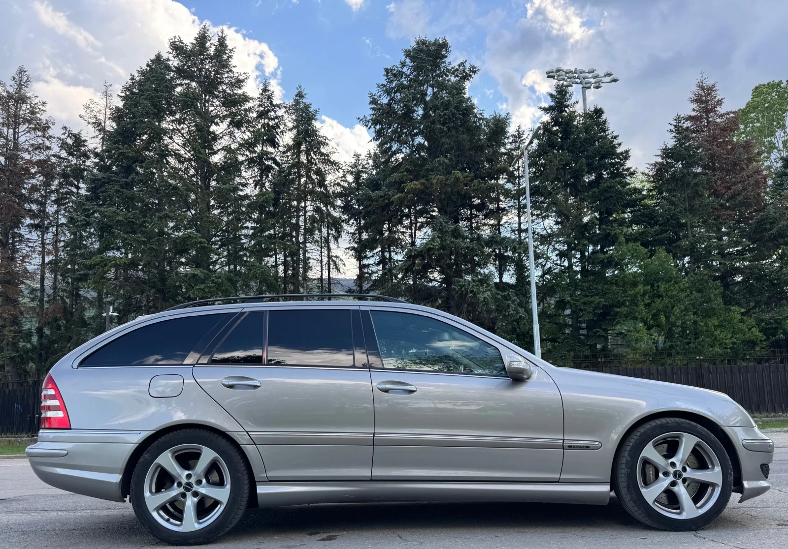 Mercedes-Benz C 320, снимка 3 - Автомобили и джипове - 54306548