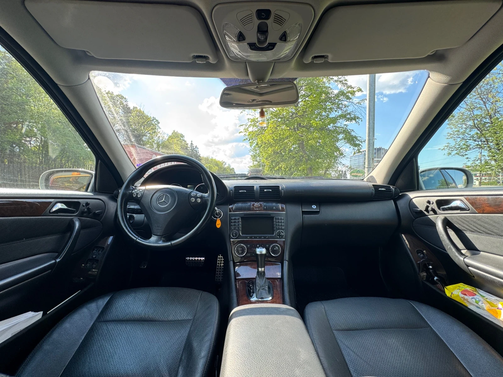 Mercedes-Benz C 320, снимка 8 - Автомобили и джипове - 54306548