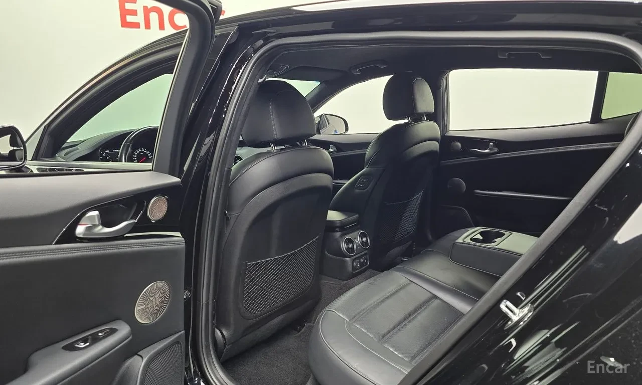Kia Stinger 2.0 Turbo 2WD Platinum, снимка 11 - Автомобили и джипове - 54820935