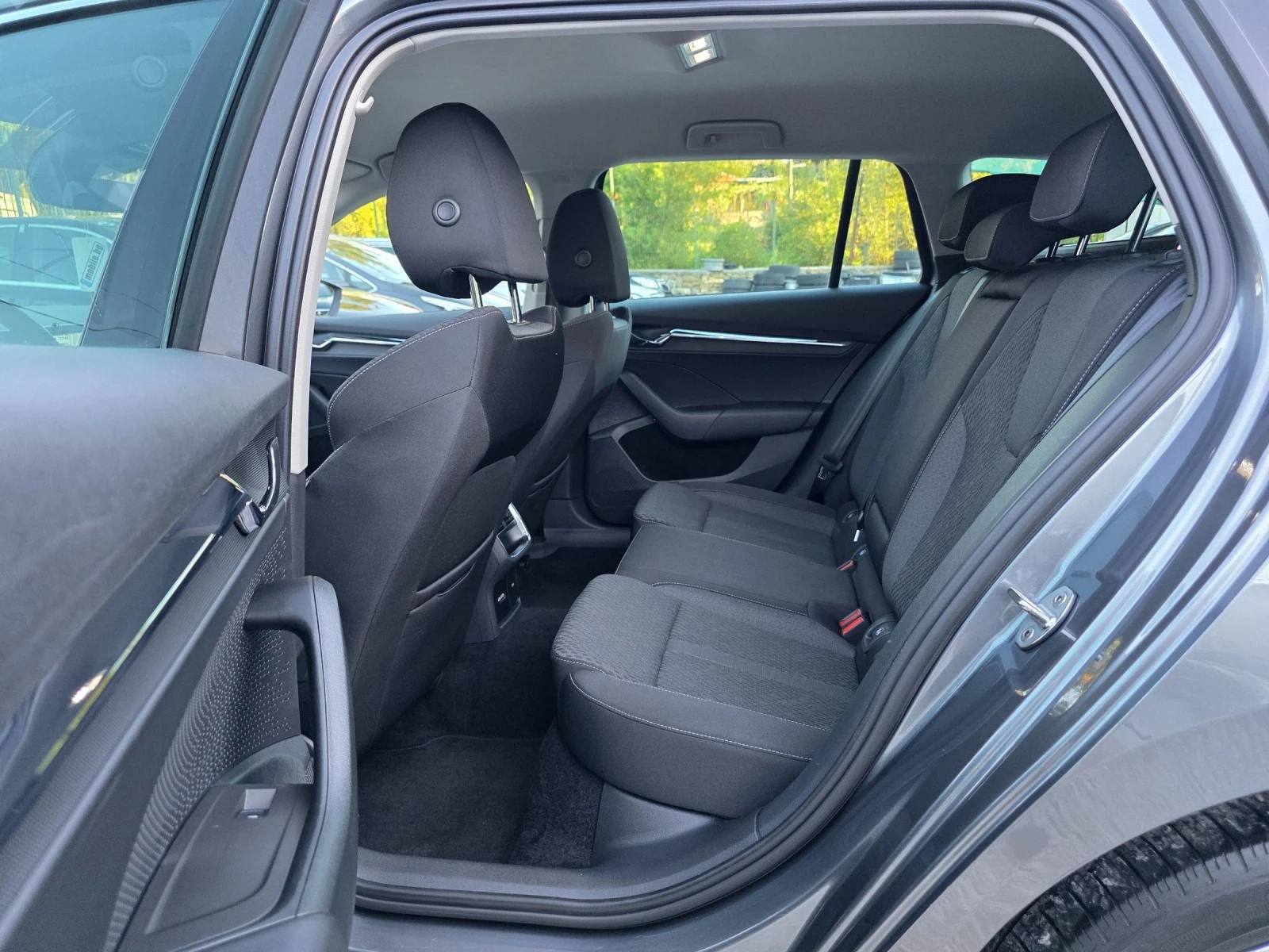 Skoda Octavia 2.0 TDI 150 К.С. / АВТОМАТ / МАТРИКС / ДИГИТАЛ , снимка 9 - Автомобили и джипове - 54976244