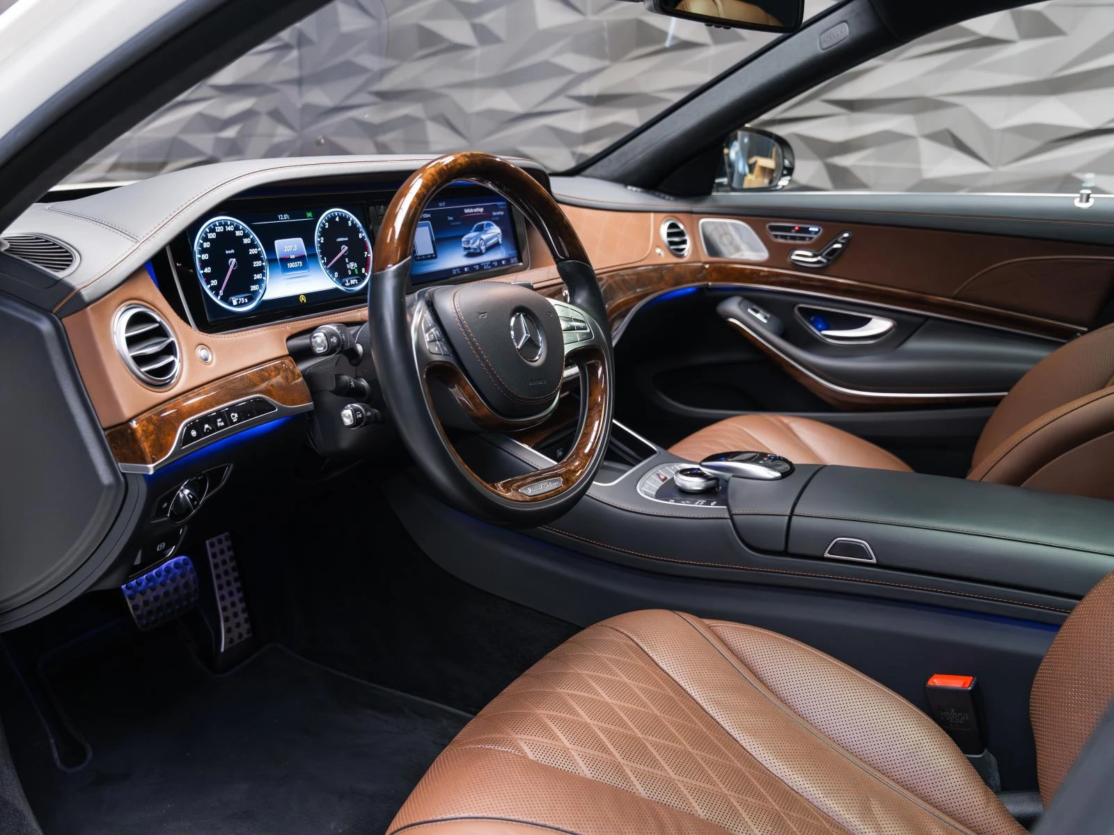 Mercedes-Benz S 500 L* Burmester* 4MATIC* Обдухване* Pano* 360* 3Х ТV*, снимка 15 - Автомобили и джипове - 55471415