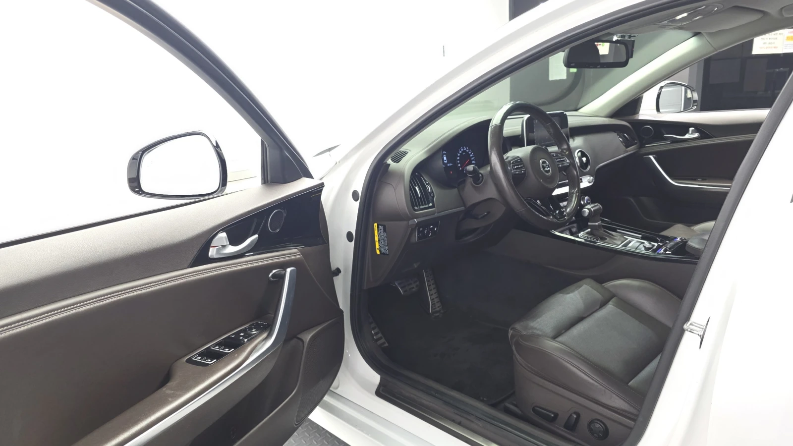 Kia Stinger 2.0* BLIND SPOT* ПОДГРЕВ ВОЛАН* КРАЙНА ЦЕНА, снимка 10 - Автомобили и джипове - 55595120