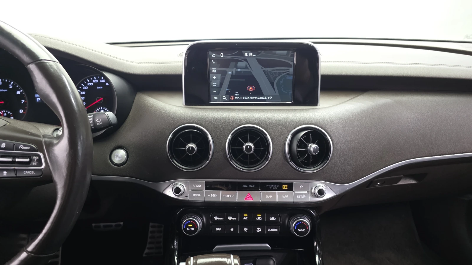 Kia Stinger 2.0* BLIND SPOT* ПОДГРЕВ ВОЛАН* КРАЙНА ЦЕНА, снимка 13 - Автомобили и джипове - 55595120