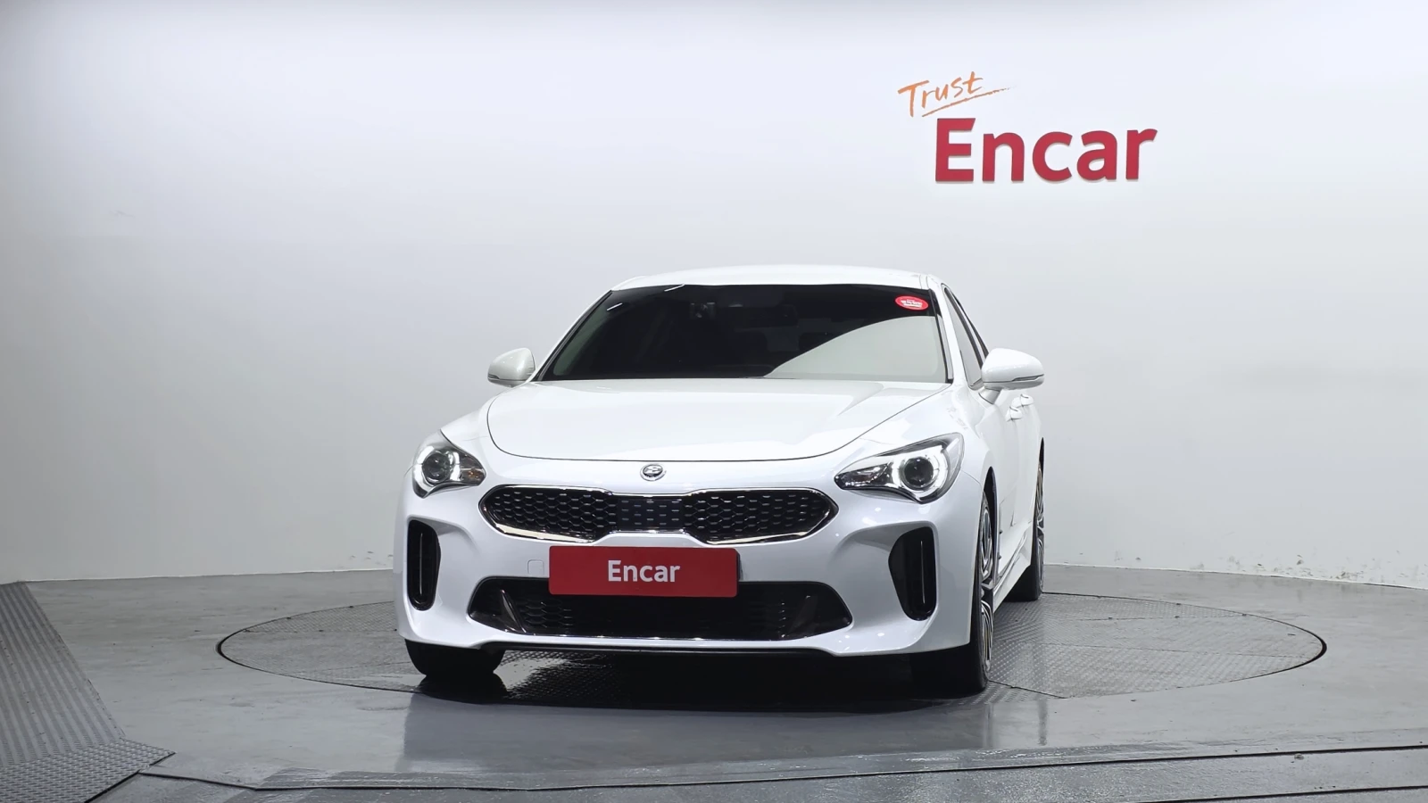 Kia Stinger 2.0* BLIND SPOT* ПОДГРЕВ ВОЛАН* КРАЙНА ЦЕНА, снимка 3 - Автомобили и джипове - 55595120