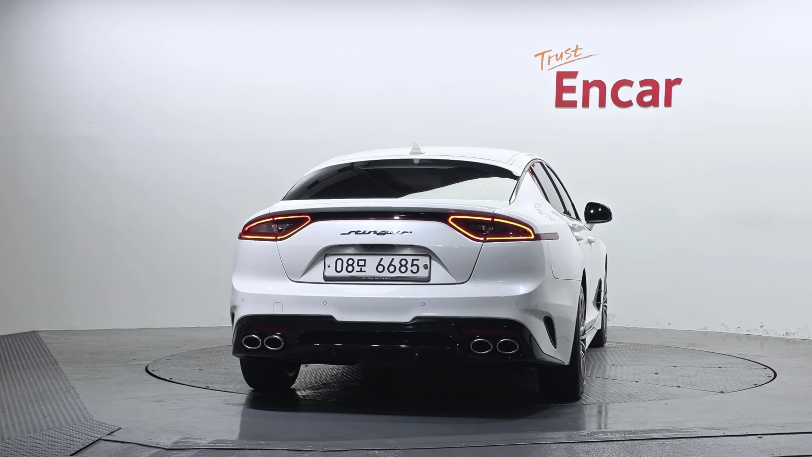 Kia Stinger 2.0* BLIND SPOT* ПОДГРЕВ ВОЛАН* КРАЙНА ЦЕНА, снимка 4 - Автомобили и джипове - 55595120
