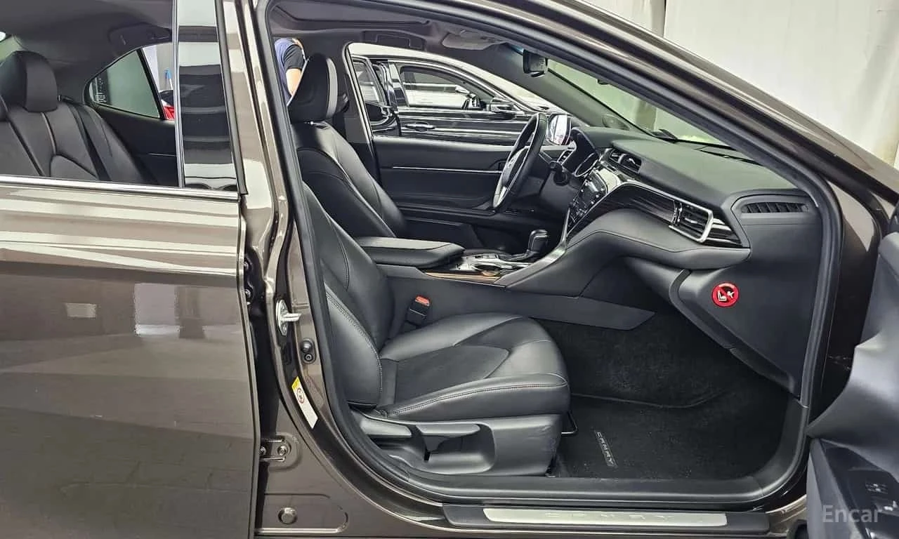 Toyota Camry * 2.5 XLE Hybrid * КРАЙНА ЦЕНА ДО БЪЛГАРИЯ, снимка 11 - Автомобили и джипове - 55773062