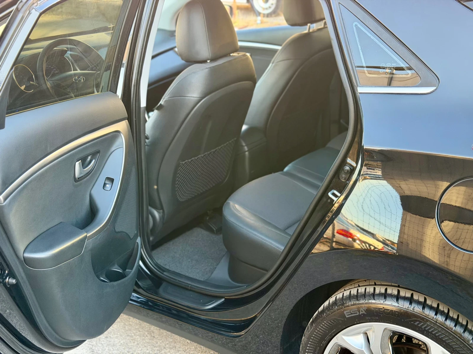 Hyundai I30 1.6i Premium Кожа Нави камера 154хил км Като Нова!, снимка 9 - Автомобили и джипове - 55963420