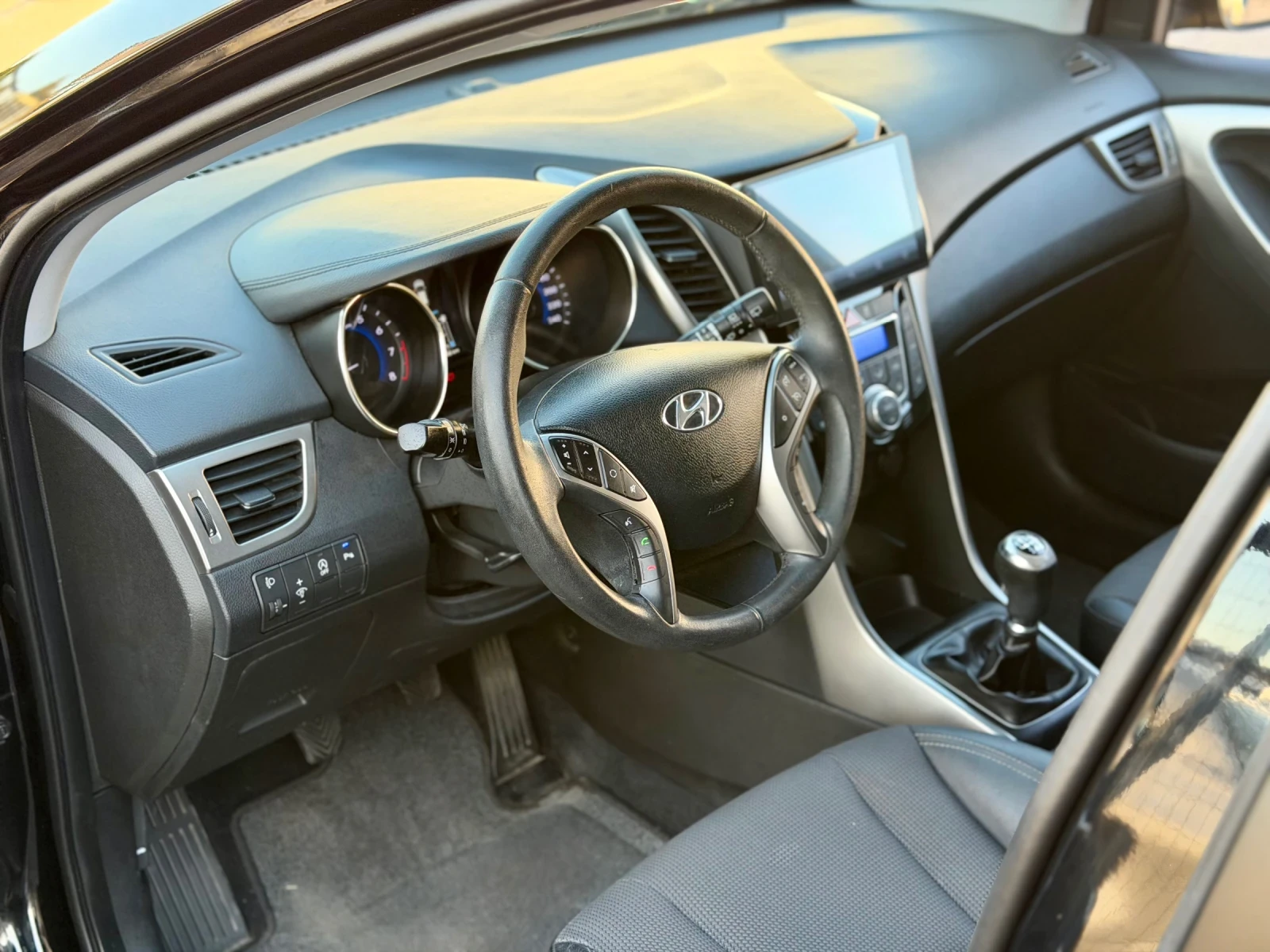 Hyundai I30 1.6i Premium Кожа Нави камера 154хил км Като Нова!, снимка 6 - Автомобили и джипове - 55963420