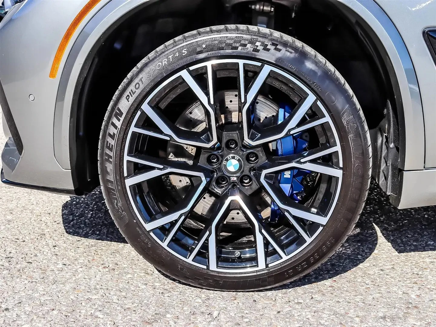 BMW X5M COMPETITION* CARBON* 360* B&W* DIS* PANO* FULL, снимка 7 - Автомобили и джипове - 56317347