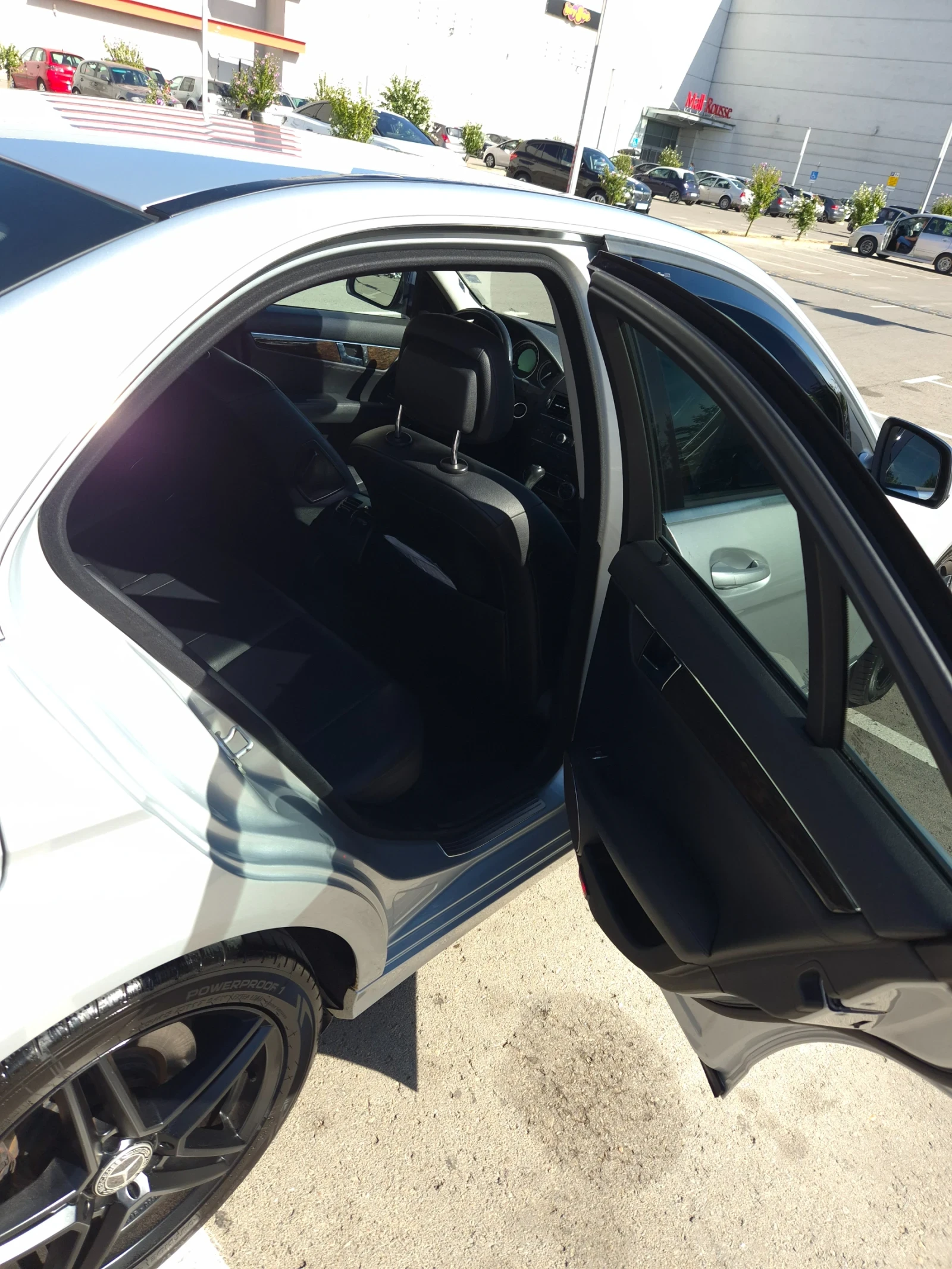 Mercedes-Benz C 320, снимка 7 - Автомобили и джипове - 56318462
