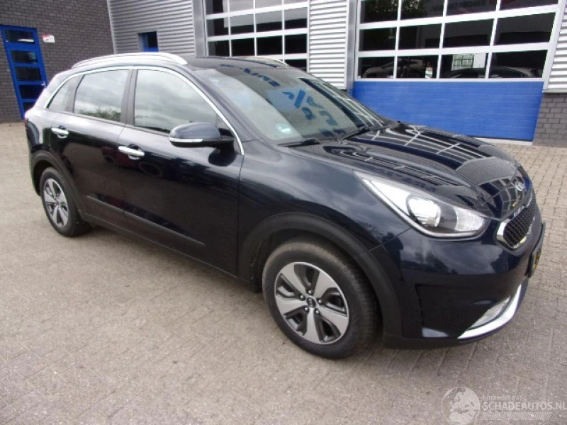 Kia Niro 1.6GDI Eco Hibrid, снимка 3 - Автомобили и джипове - 45734354