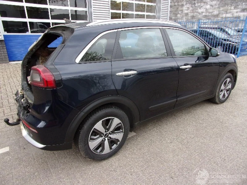 Kia Niro 1.6GDI Eco Hibrid, снимка 4 - Автомобили и джипове - 45734354