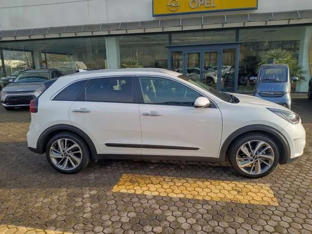 Kia Niro 1.6GDI Eco Hibrid, снимка 11 - Автомобили и джипове - 45734354