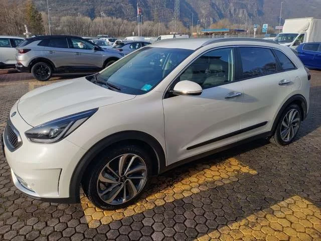 Kia Niro 1.6GDI Eco Hibrid, снимка 8 - Автомобили и джипове - 45734354