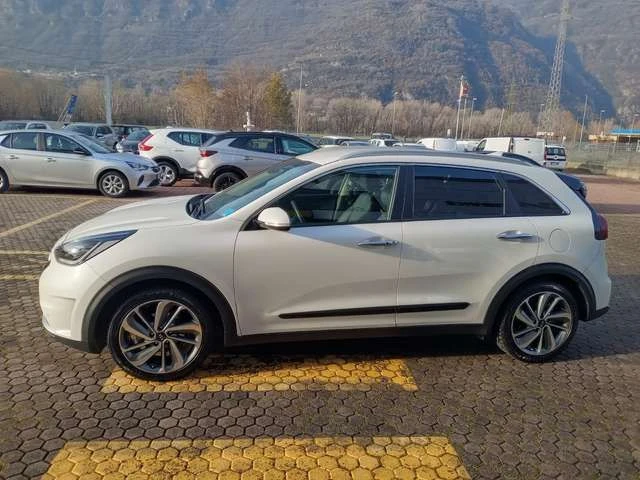 Kia Niro 1.6GDI Eco Hibrid, снимка 9 - Автомобили и джипове - 45734354