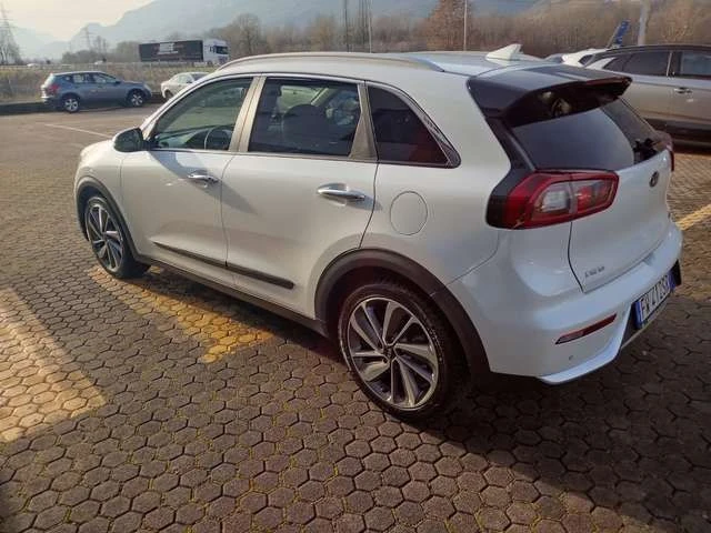 Kia Niro 1.6GDI Eco Hibrid, снимка 12 - Автомобили и джипове - 45734354