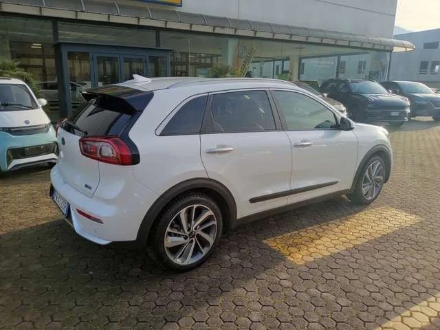 Kia Niro 1.6GDI Eco Hibrid, снимка 10 - Автомобили и джипове - 45734354