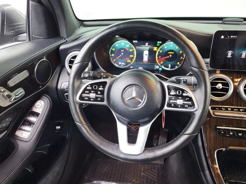 Mercedes-Benz GLC 300 4MATIC, снимка 13 - Автомобили и джипове - 54864940