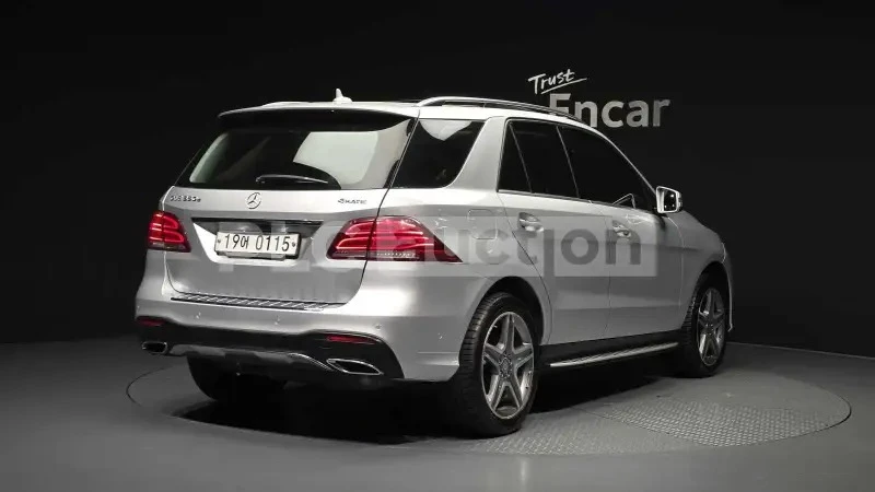 Mercedes-Benz GLE 350 4MATIC/ПАНОРАМА/ФИКСИРАНА ЦЕНА ДО БГ, снимка 2 - Автомобили и джипове - 54928449