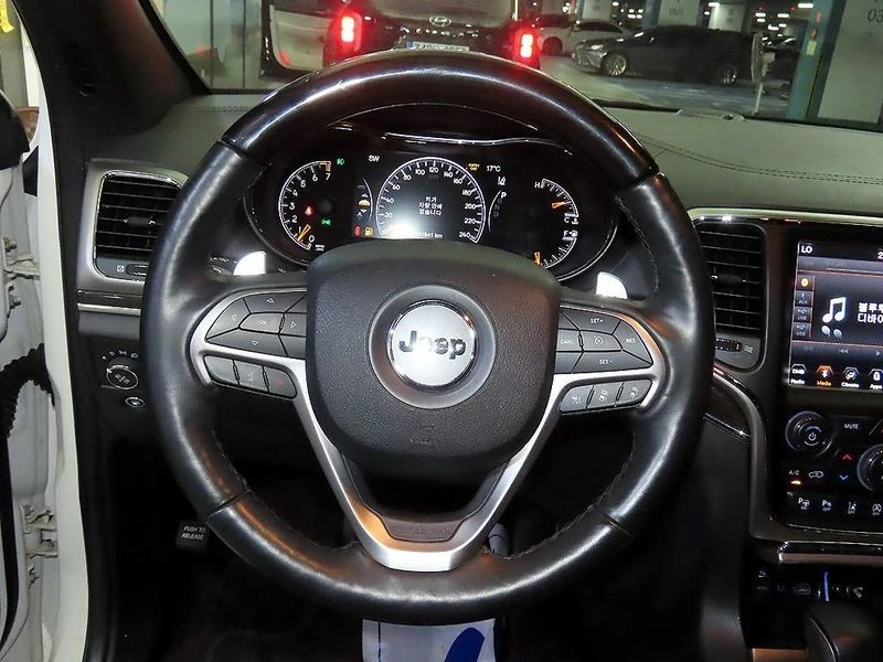 Jeep Cherokee 3.6 Overland| 295к.с.| ВКЛ.ТЕХНОТЕСТ, снимка 8 - Автомобили и джипове - 55130387