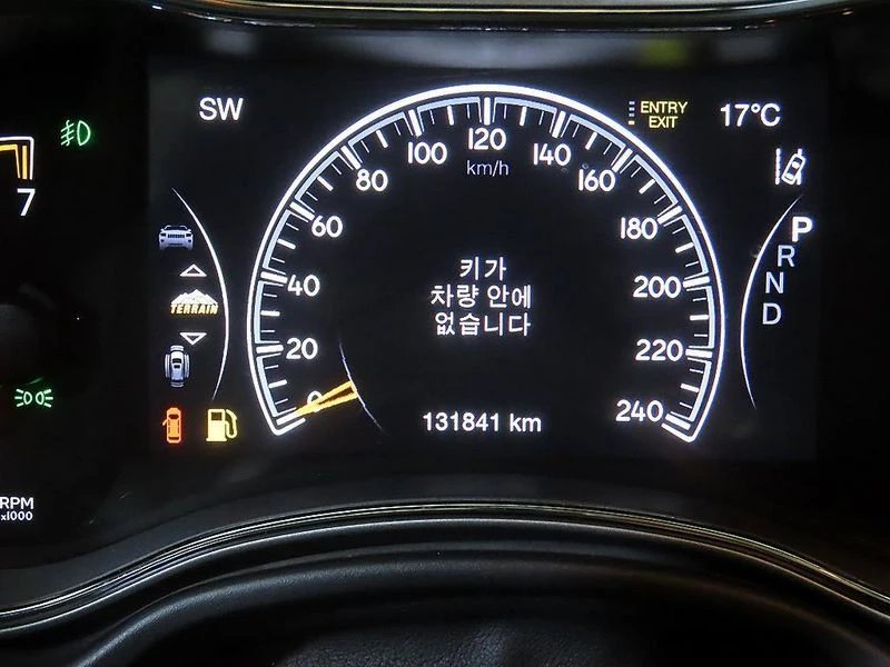Jeep Cherokee 3.6 Overland| 295к.с.| ВКЛ.ТЕХНОТЕСТ, снимка 9 - Автомобили и джипове - 55130387