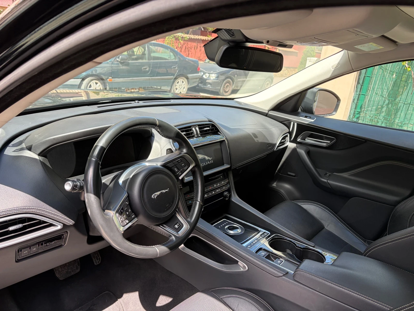 Jaguar F-PACE 3.0/ R-Design/ Pano, снимка 10 - Автомобили и джипове - 54332714