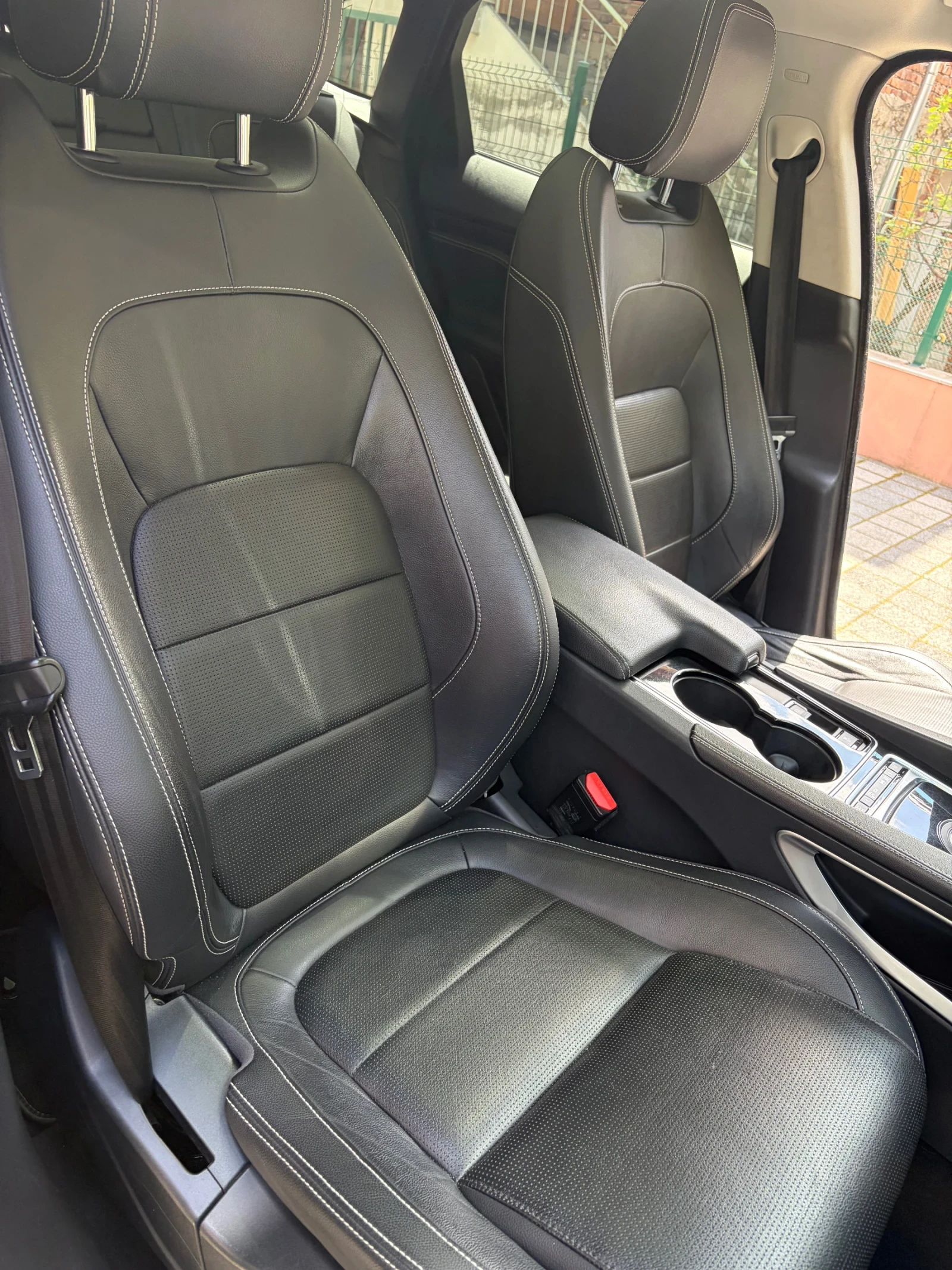 Jaguar F-PACE 3.0/ R-Design/ Pano, снимка 14 - Автомобили и джипове - 54332714