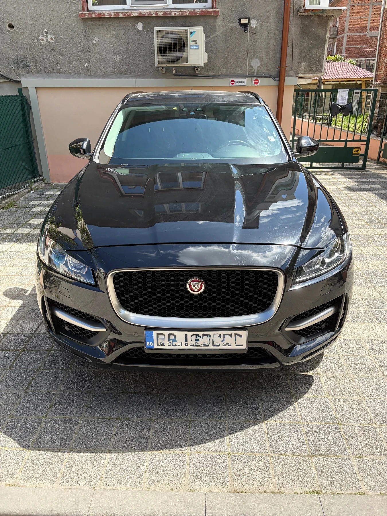 Jaguar F-PACE 3.0/ R-Design/ Pano, снимка 2 - Автомобили и джипове - 54332714