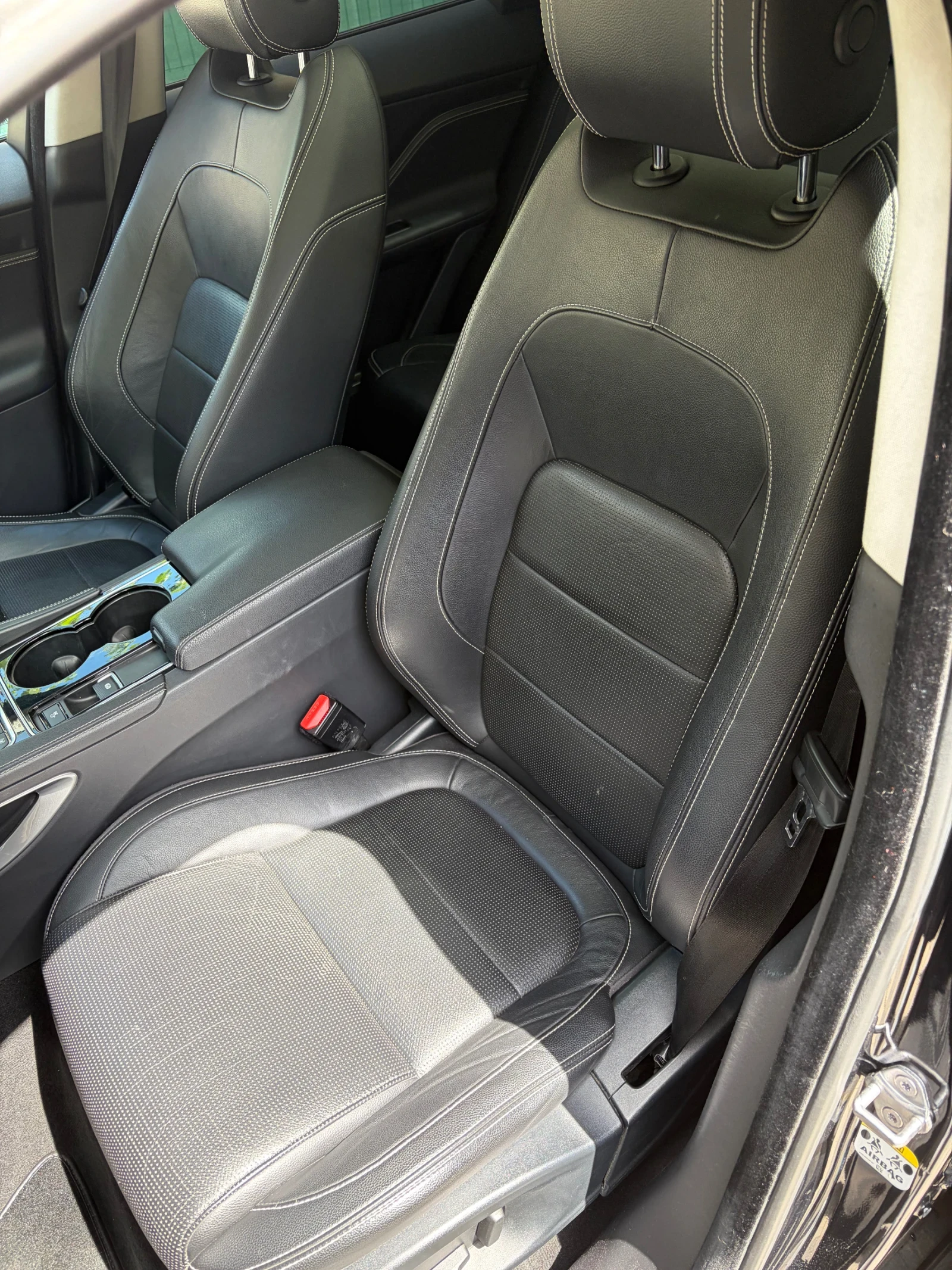 Jaguar F-PACE 3.0/ R-Design/ Pano, снимка 11 - Автомобили и джипове - 54332714