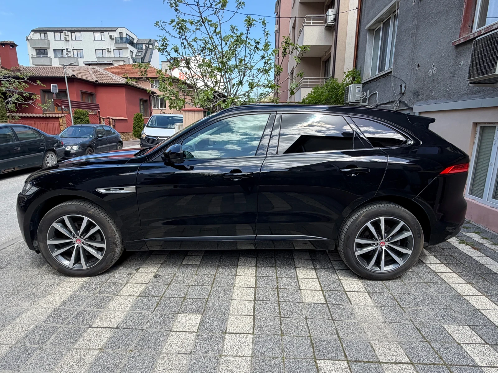 Jaguar F-PACE 3.0/ R-Design/ Pano, снимка 8 - Автомобили и джипове - 54332714
