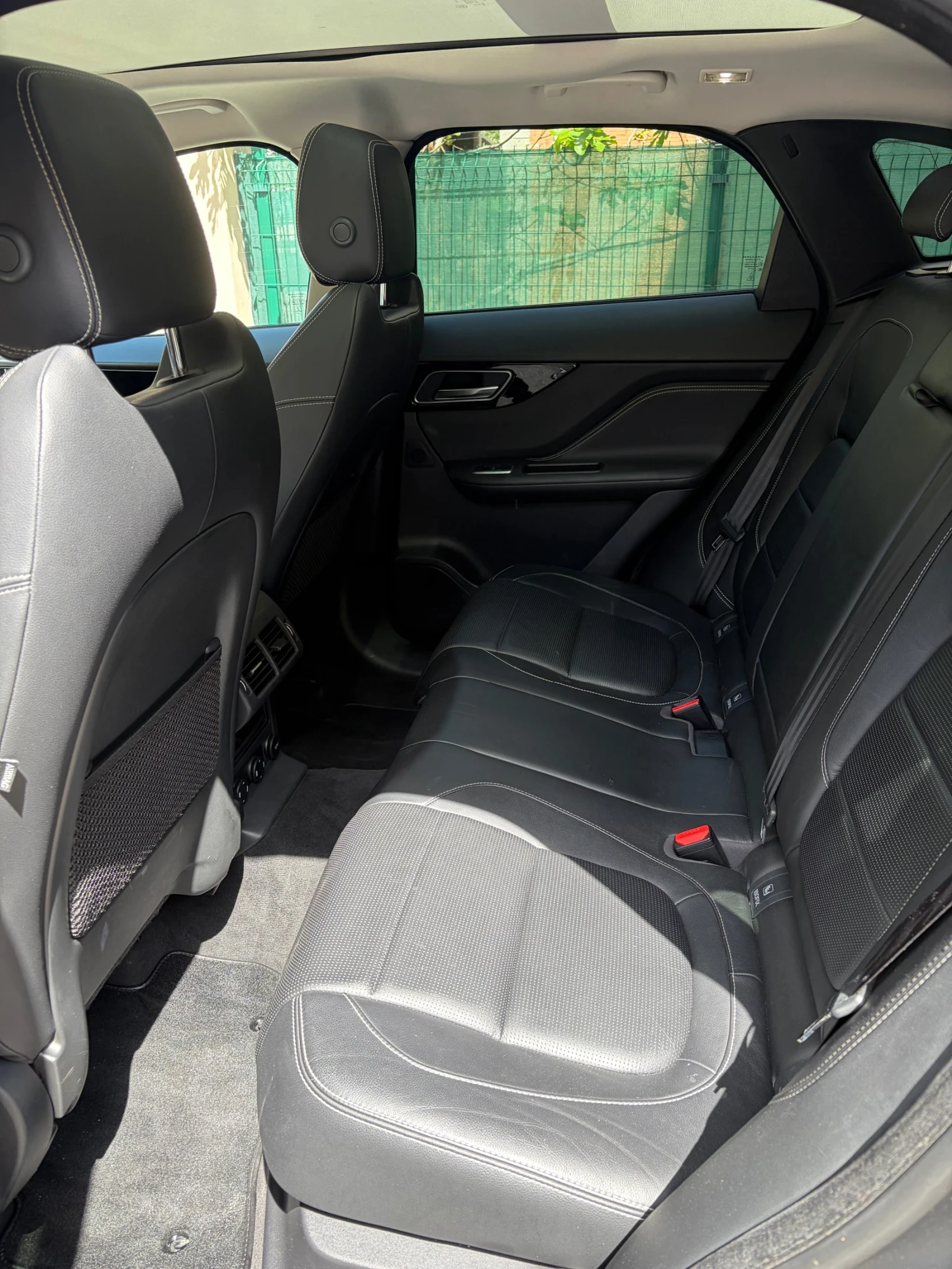 Jaguar F-PACE 3.0/ R-Design/ Pano, снимка 12 - Автомобили и джипове - 54332714