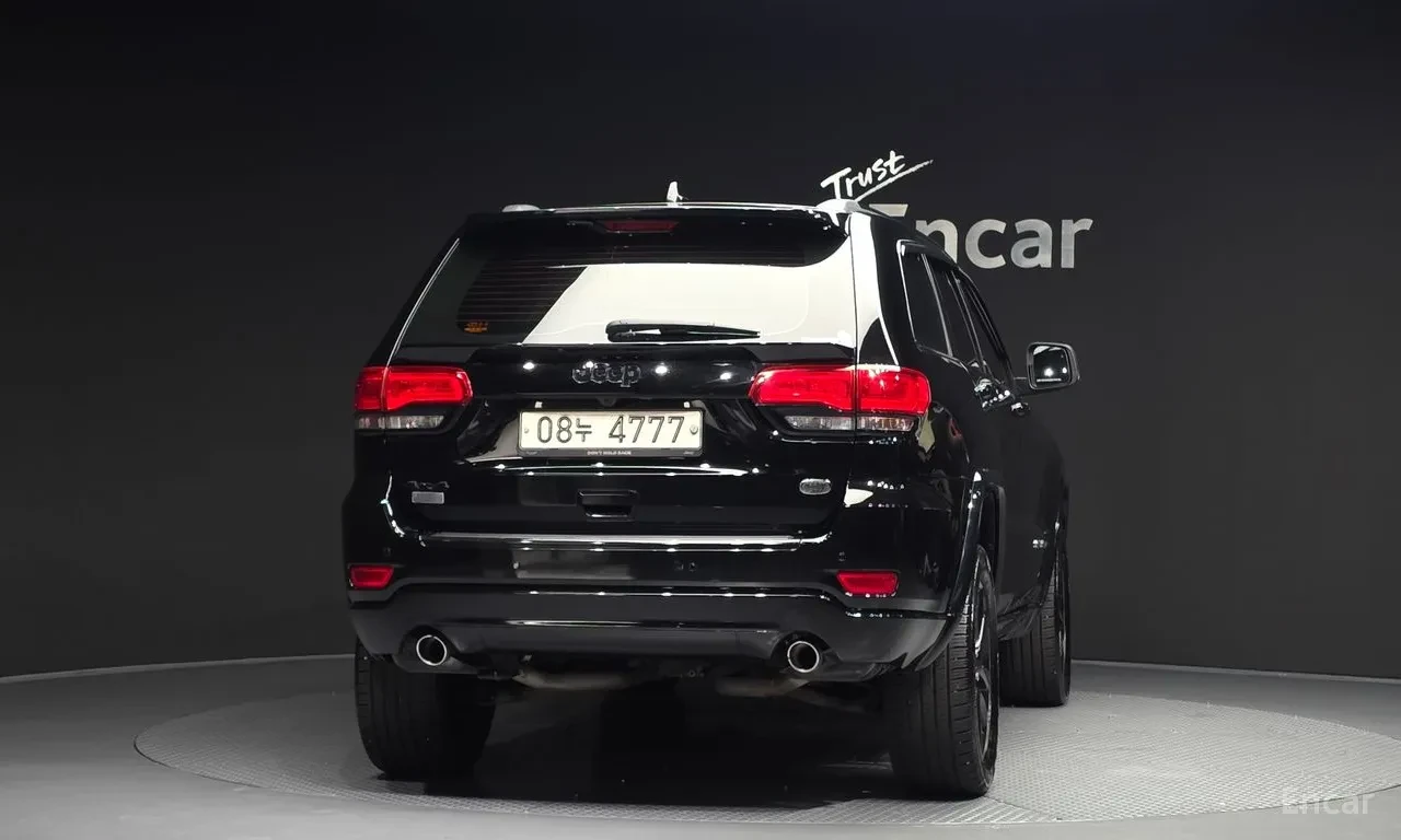 Jeep Grand cherokee 3.6 OVERLAND / BLACK ON BLACK / DISTRONIC / ОБДУХ, снимка 4 - Автомобили и джипове - 54635835