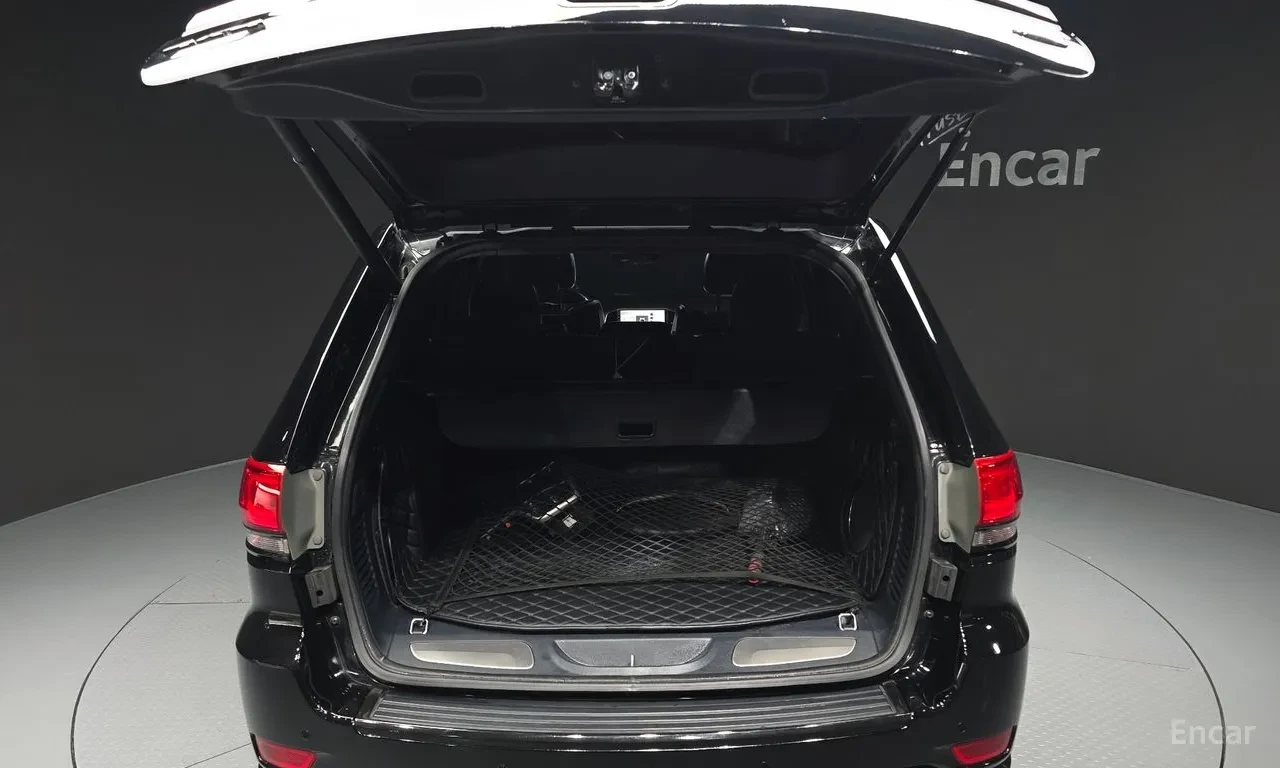 Jeep Grand cherokee 3.6 OVERLAND / BLACK ON BLACK / DISTRONIC / ОБДУХ, снимка 17 - Автомобили и джипове - 54635835