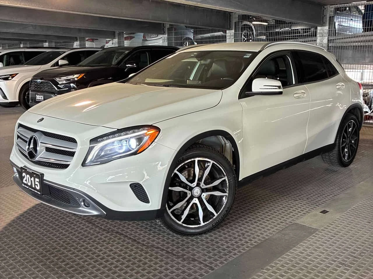 Mercedes-Benz GLA 250 * ПОДГРЕВ * ПАМЕТ * КАМЕРА * АВТОФИНАНСИРАНЕ, снимка 2 - Автомобили и джипове - 54935535