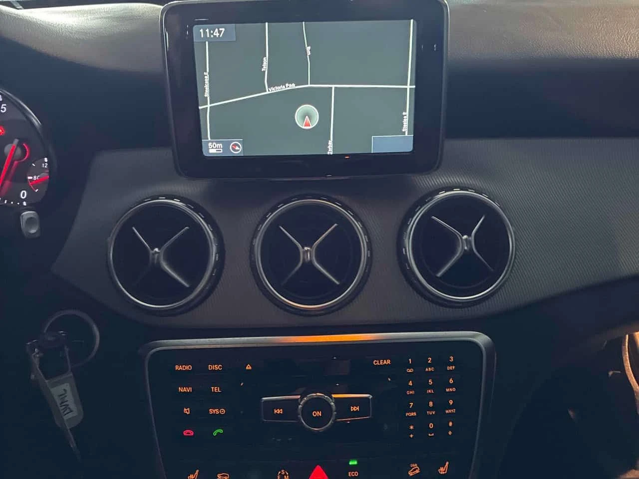 Mercedes-Benz GLA 250 * ПОДГРЕВ * ПАМЕТ * КАМЕРА * АВТОФИНАНСИРАНЕ, снимка 9 - Автомобили и джипове - 54935535