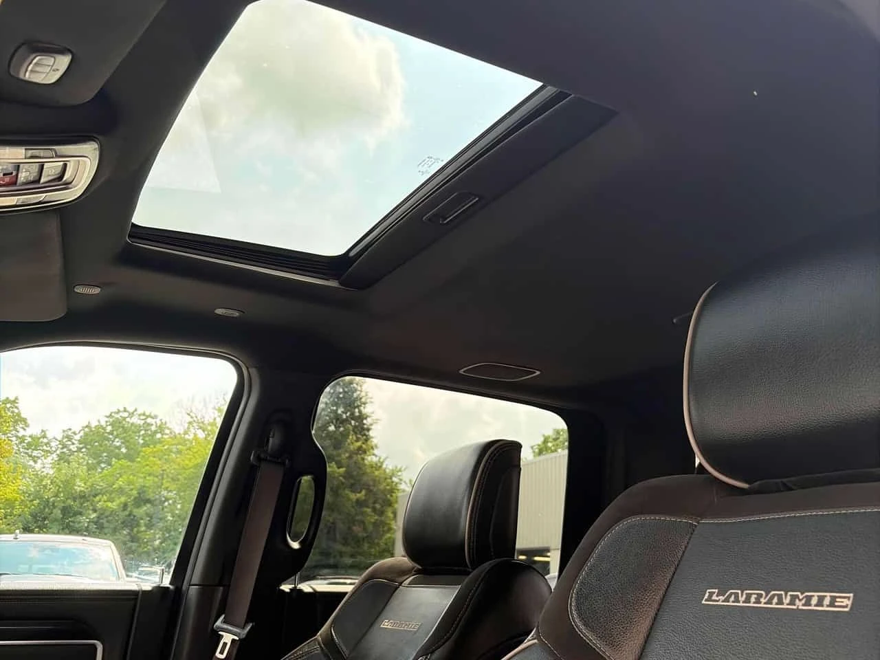 Dodge RAM 2500 Laramie / 6.7 DIESEL / CARFAX /АВТОКРЕДИТ , снимка 10 - Автомобили и джипове - 55601819