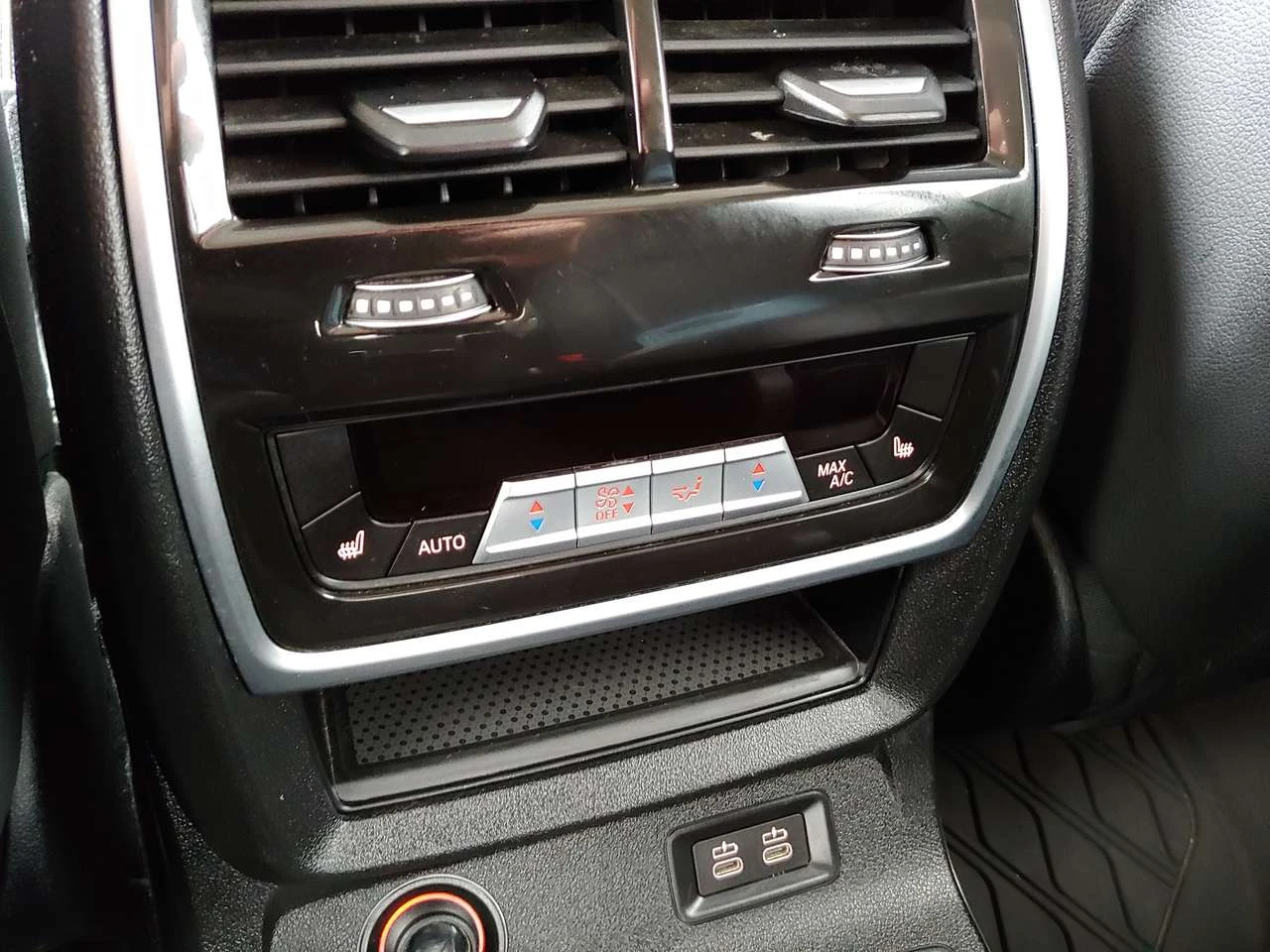 BMW X7 xDrive40i 3.0L AWD | 6 SEAT | SUNROOF | NAV | LTHR | Mobile.bg � ����������� 13